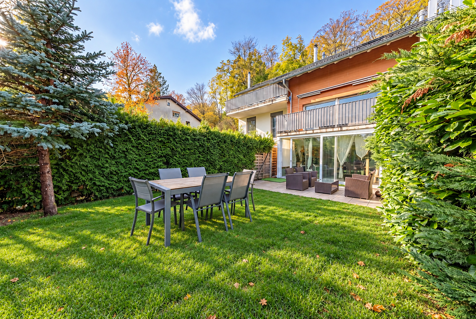 Jardin moderne aux couleurs d’automne